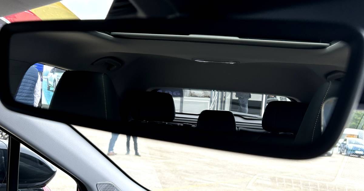 The view shown in the rear-view mirror of the Omoda 5